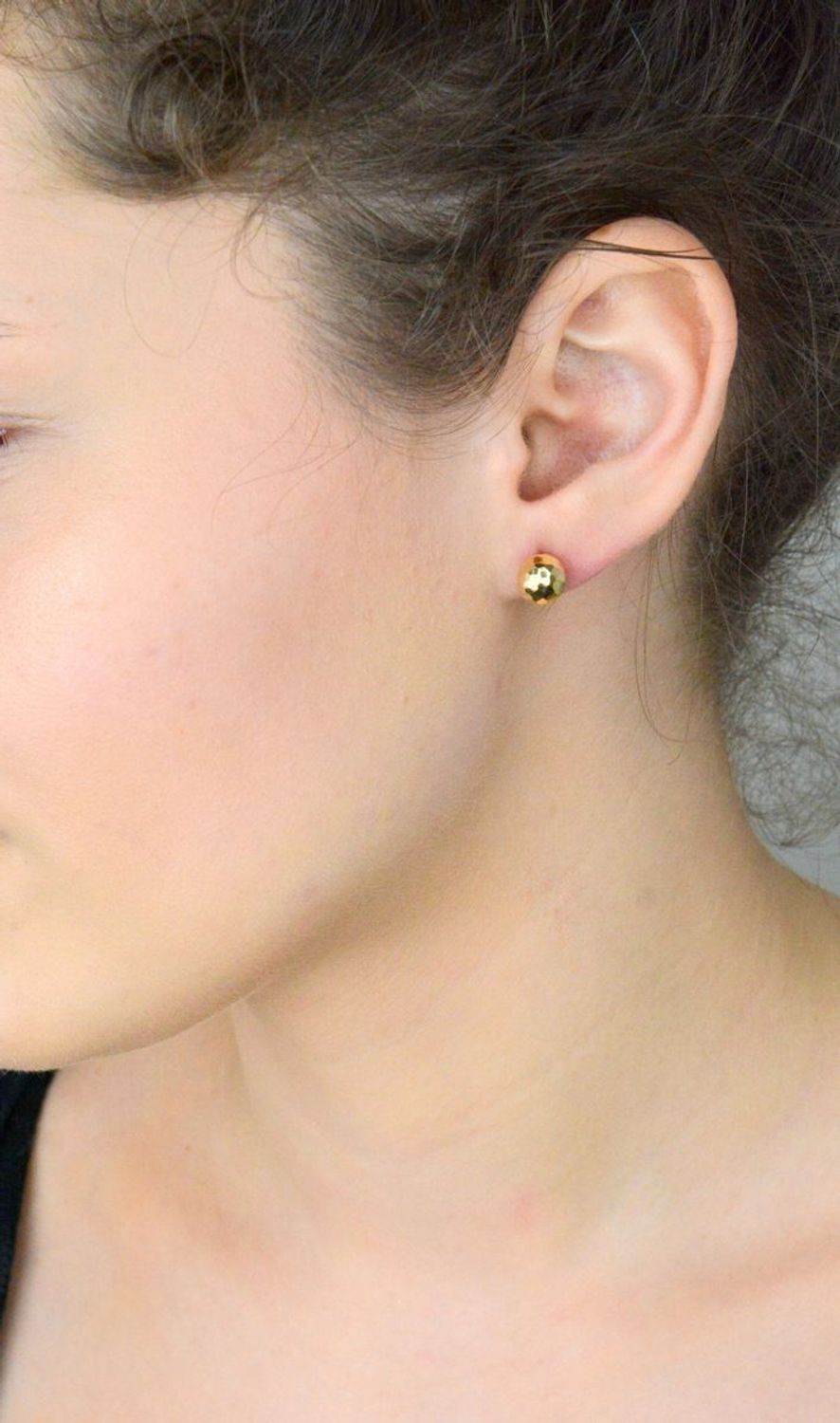 Kolczyki złote kulki grawerowane pr 585, DIA-KLC-10898-585 8mm. Stylowe kolczyki wykonane ze złota próby 585. Kolczyki mają okrągły kształt, ozdobione grawerem. Kolczyki to ponadczasowa biżuteri.jpg